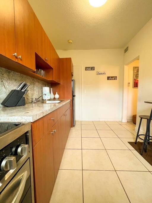 Cozy 1-Bedroom Rental In Маями Екстериор снимка