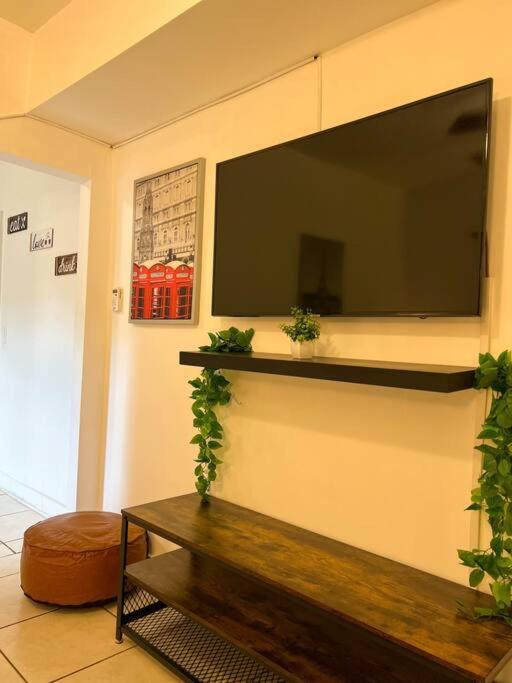 Cozy 1-Bedroom Rental In Маями Екстериор снимка