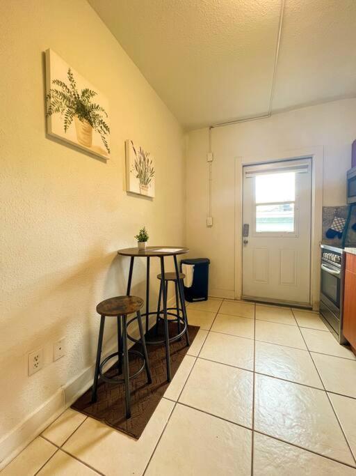 Cozy 1-Bedroom Rental In Маями Екстериор снимка
